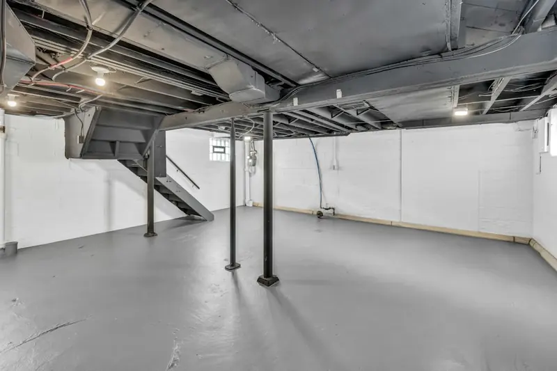 Cave remise au sec, propre et éclairée