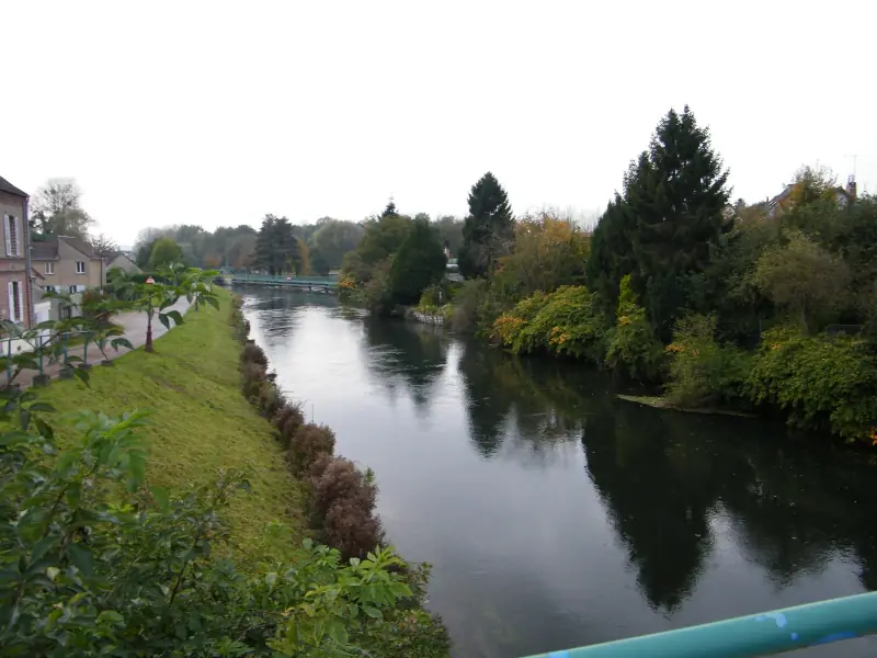 La Somme à Pont-Remy, rivière calme en automne